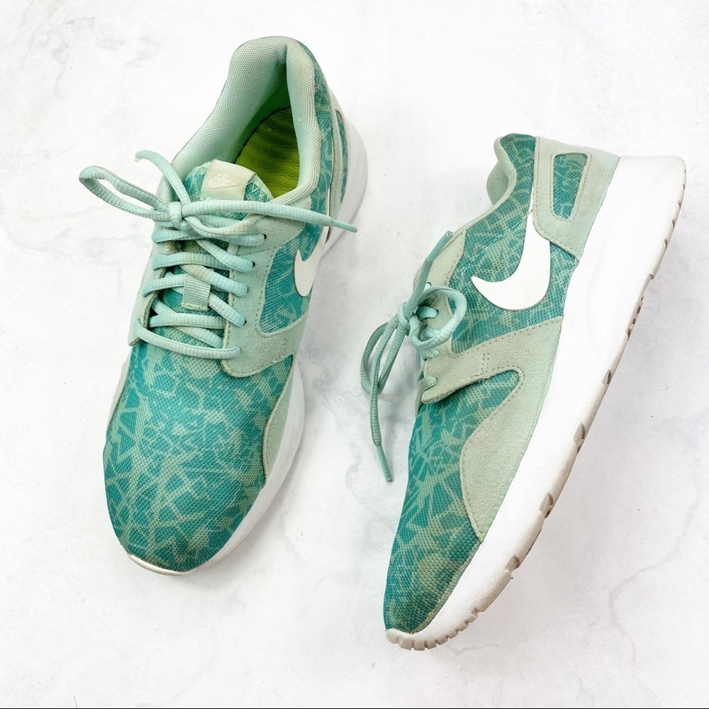 [Nike]